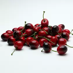 Черешня 2,5 см чорно-червона