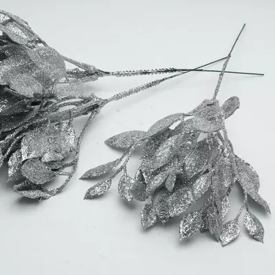 Декоративна гілка Листя 29 см срібна з глітером
