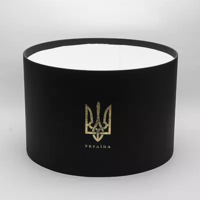 Круглая коробка для цветов картонная Герб Тризуб d=30 cм, h=20 см плотная черная с золотом