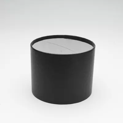 Круглая коробка для цветов картонная Однотонная d=12 cм, h=10 см плотная влагостойкая черная