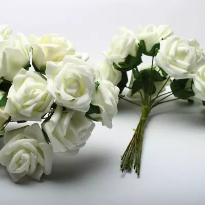 Розы из латекса средние рваные айвори d=4 см
