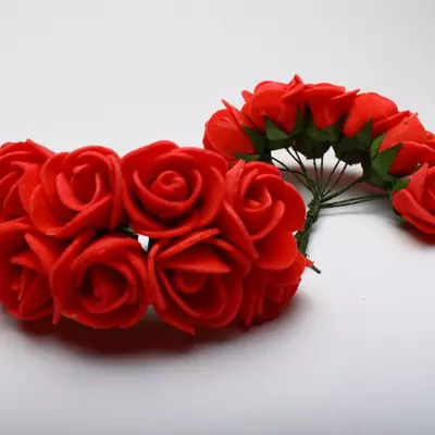 Розы из латекса маленькие красные d=1,5 см
