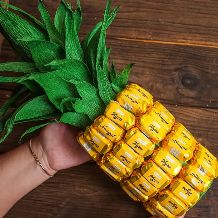 Как сделать ананас из конфет своими руками