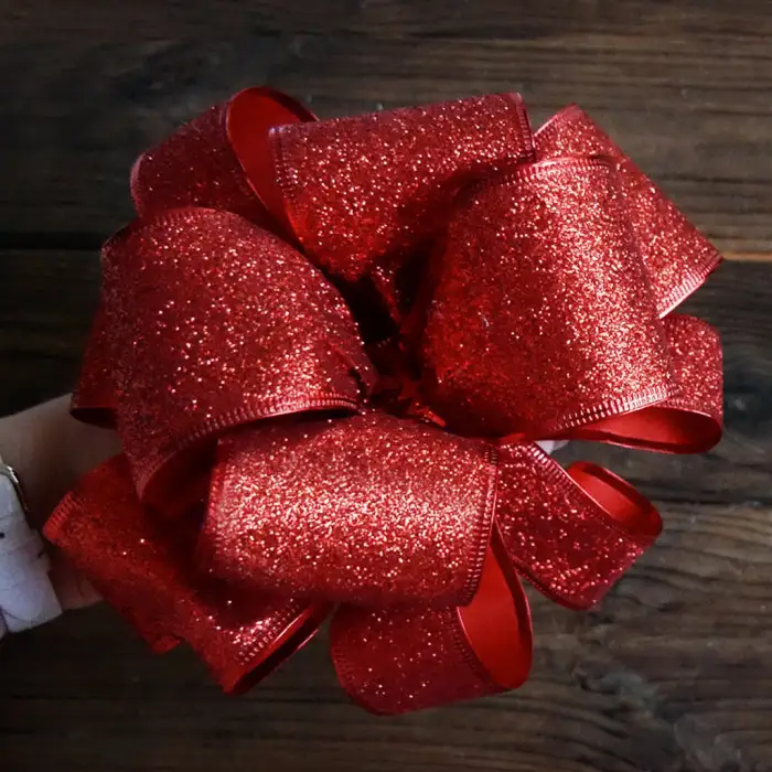 Видео-урок, как правильно завязать бант из ленты для подарка